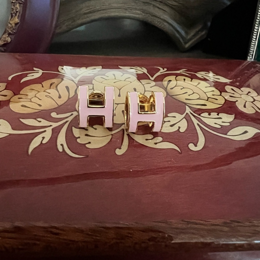Hermes pink H-pop studs